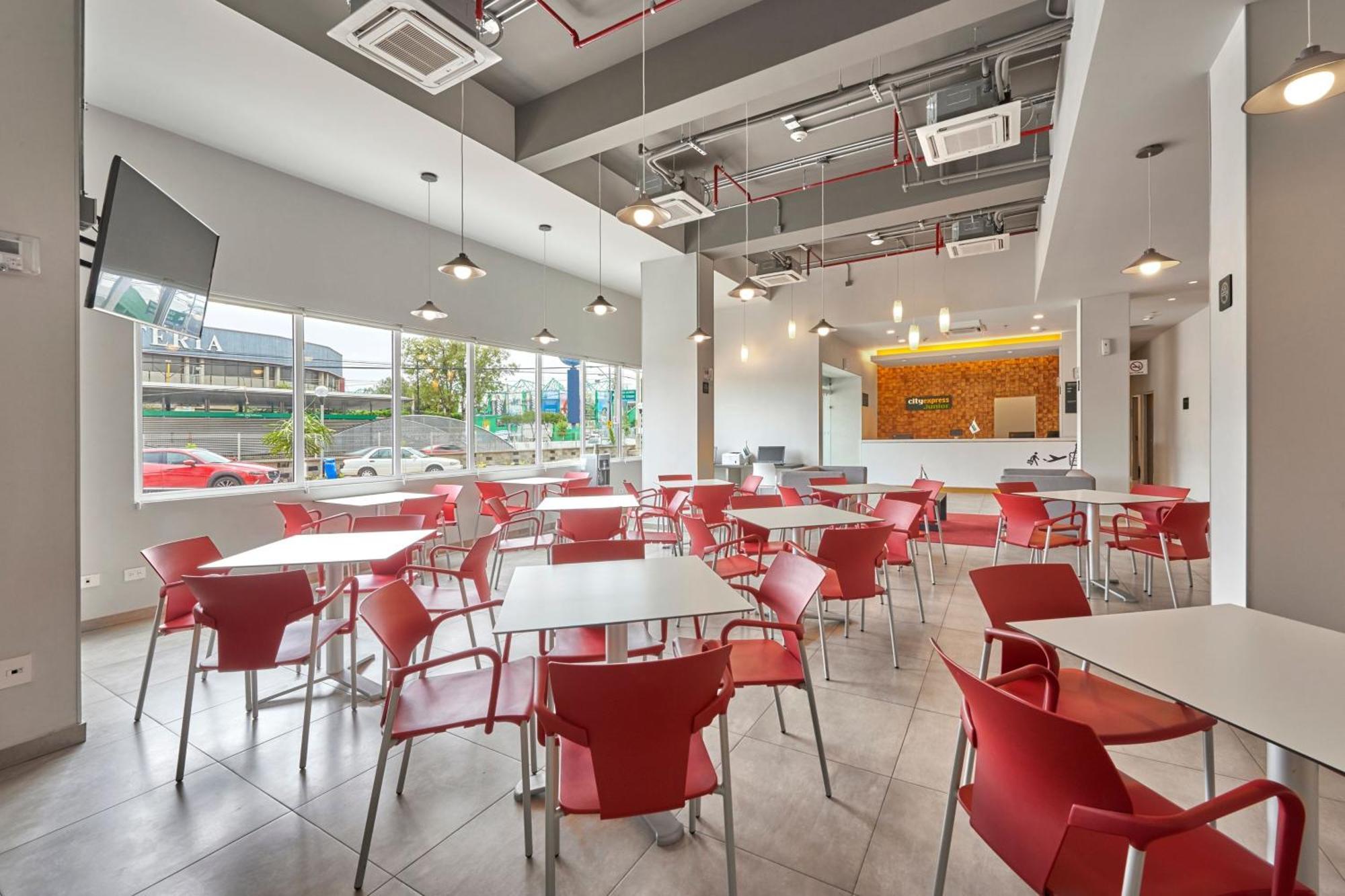City Express Junior By Marriott Leon Centro De Convenciones Exterior foto